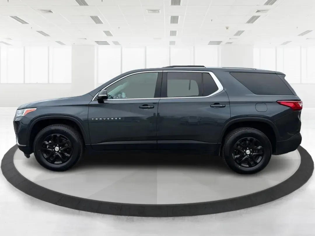 2018 Chevrolet Traverse 1LT (1GNERGKW6JJ) with an 3.6L V-6 gasoline direct injection engine, located at 1230 East Main St, Xenia, OH, 45385, (937) 908-9800, 39.688026, -83.910172 - Are you ready to elevate your family's adventures, all while cruising in unparalleled comfort and style? Look no further than this stunning 2018 Chevrolet Traverse 1LT, now available at Advantage Car and Credit in Fairborn, OH! With ample space, cutting-edge technology, and a robust engine, this SUV - Photo#5
