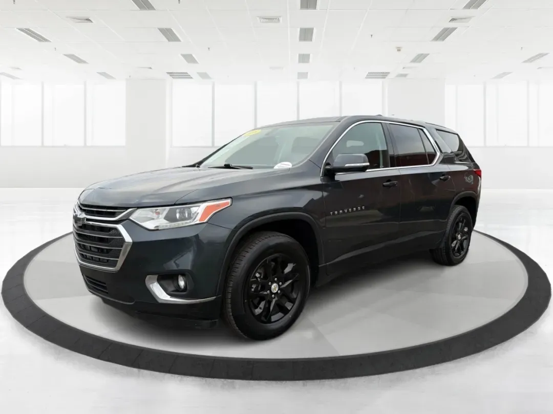 2018 Chevrolet Traverse 1LT (1GNERGKW6JJ) with an 3.6L V-6 gasoline direct injection engine, located at 1230 East Main St, Xenia, OH, 45385, (937) 908-9800, 39.688026, -83.910172 - Are you ready to elevate your family's adventures, all while cruising in unparalleled comfort and style? Look no further than this stunning 2018 Chevrolet Traverse 1LT, now available at Advantage Car and Credit in Fairborn, OH! With ample space, cutting-edge technology, and a robust engine, this SUV - Photo#8