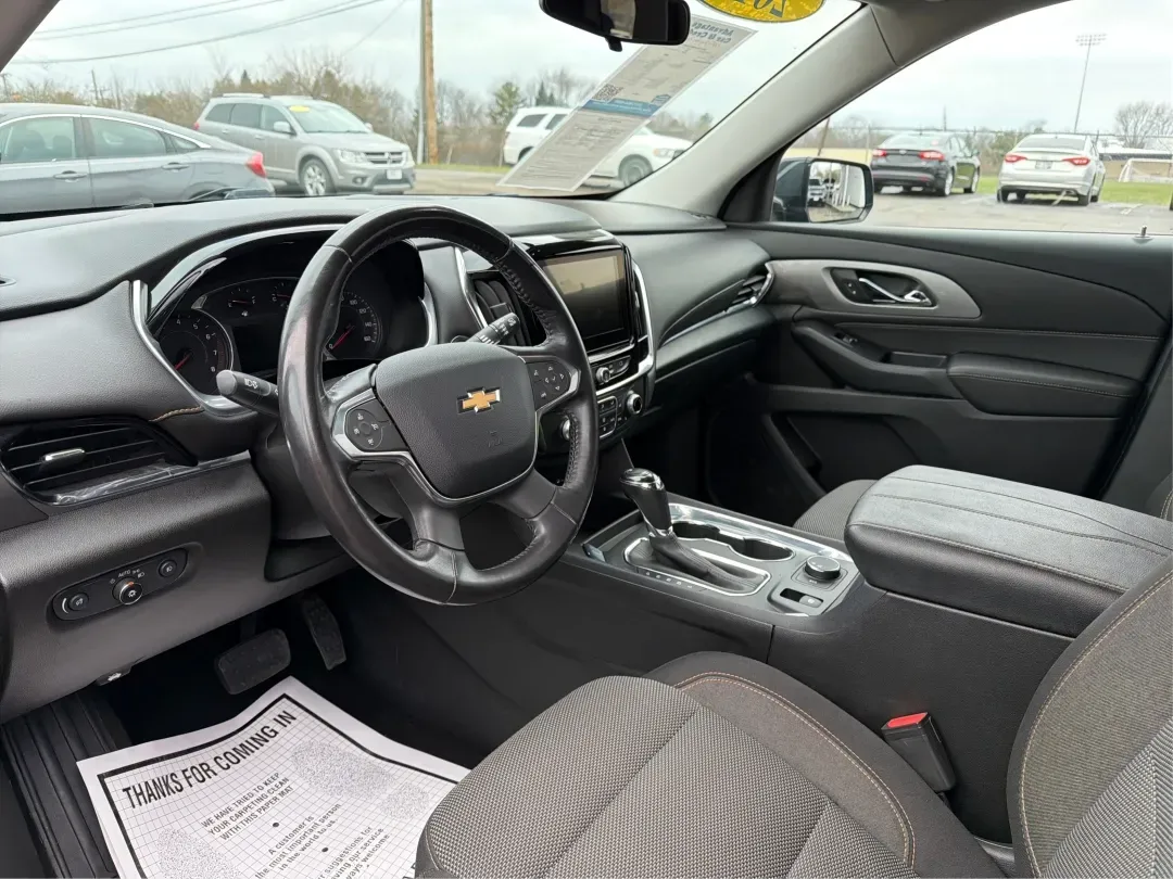 2018 Chevrolet Traverse 1LT (1GNERGKW6JJ) with an 3.6L V-6 gasoline direct injection engine, located at 1230 East Main St, Xenia, OH, 45385, (937) 908-9800, 39.688026, -83.910172 - Are you ready to elevate your family's adventures, all while cruising in unparalleled comfort and style? Look no further than this stunning 2018 Chevrolet Traverse 1LT, now available at Advantage Car and Credit in Fairborn, OH! With ample space, cutting-edge technology, and a robust engine, this SUV - Photo#9