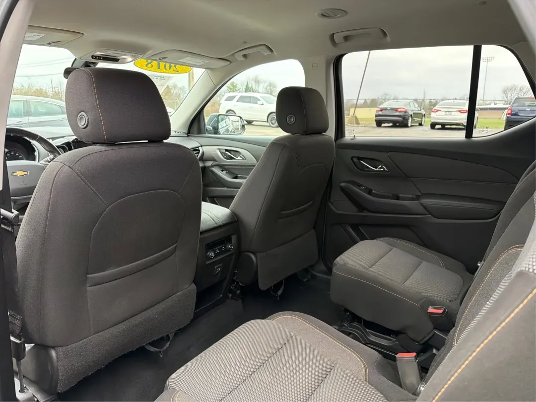 2018 Chevrolet Traverse 1LT (1GNERGKW6JJ) with an 3.6L V-6 gasoline direct injection engine, located at 1230 East Main St, Xenia, OH, 45385, (937) 908-9800, 39.688026, -83.910172 - Are you ready to elevate your family's adventures, all while cruising in unparalleled comfort and style? Look no further than this stunning 2018 Chevrolet Traverse 1LT, now available at Advantage Car and Credit in Fairborn, OH! With ample space, cutting-edge technology, and a robust engine, this SUV - Photo#10