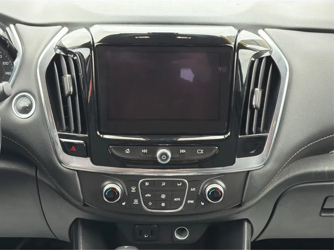 2018 Chevrolet Traverse 1LT (1GNERGKW6JJ) with an 3.6L V-6 gasoline direct injection engine, located at 1230 East Main St, Xenia, OH, 45385, (937) 908-9800, 39.688026, -83.910172 - Are you ready to elevate your family's adventures, all while cruising in unparalleled comfort and style? Look no further than this stunning 2018 Chevrolet Traverse 1LT, now available at Advantage Car and Credit in Fairborn, OH! With ample space, cutting-edge technology, and a robust engine, this SUV - Photo#13