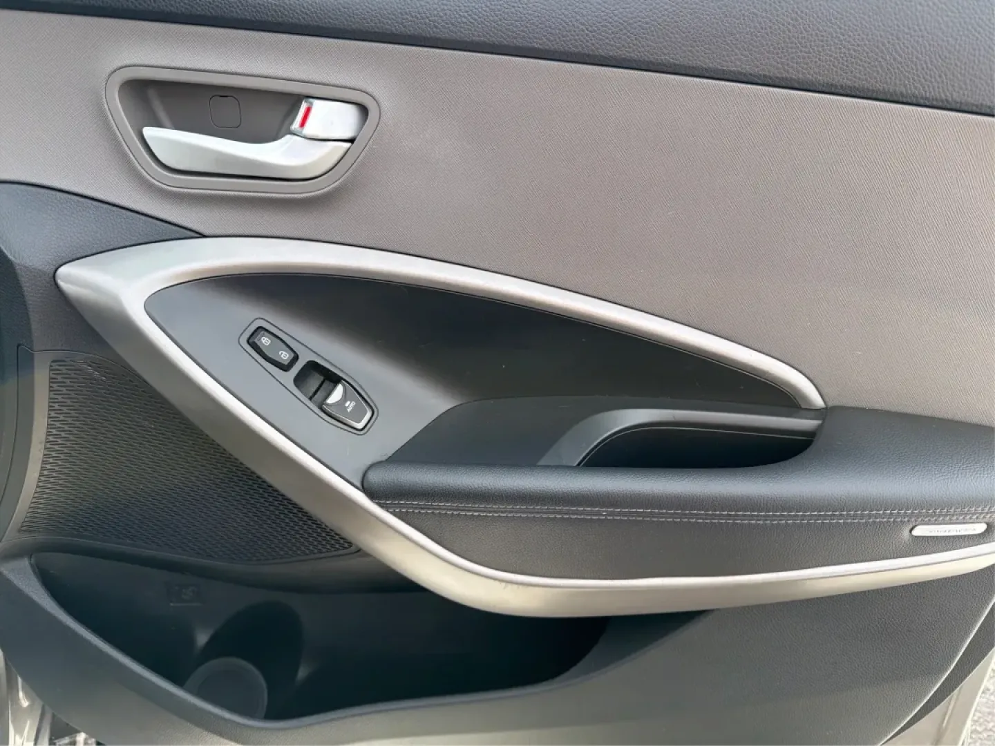 2016 Hyundai Santa Fe 2.4L (5XYZTDLB1GG) with an Theta II 2.4L I-4 gasoline direct injection engine, located at 1099 N County Rd 25A, Troy, OH, 45373, (937) 908-9800, 40.057079, -84.212883 - ### Embrace Your Adventurous Lifestyle with the 2016 Hyundai Santa Fe at Advantage Car and Credit - Troy!<br /> <br /> Are you ready to elevate your weekend escapes or daily commutes? Look no further than this stunning 2016 Hyundai Santa Fe, a versatile SUV designed for those who crave adventure and - Photo#18