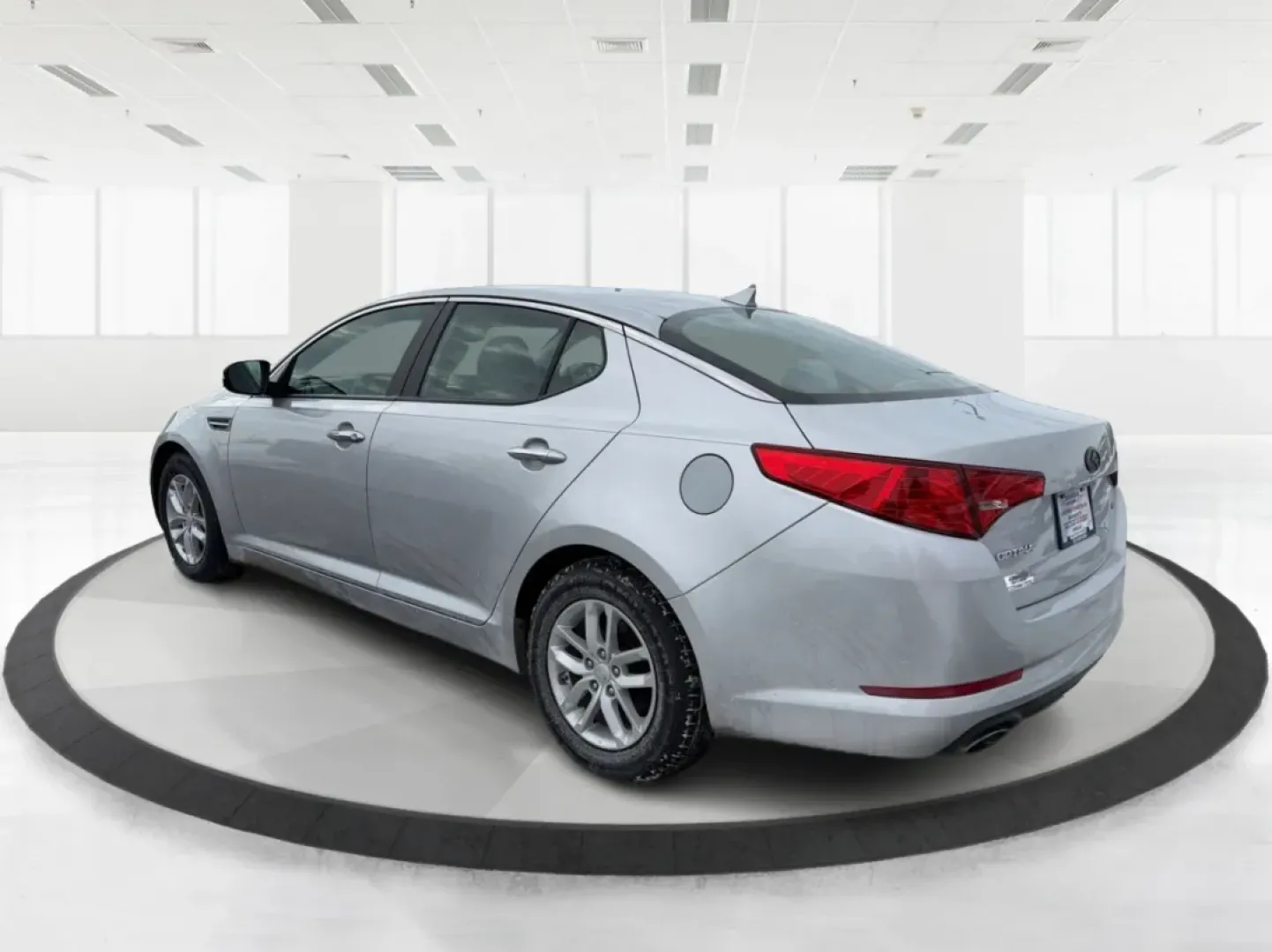 2013 Kia Optima LX (KNAGM4A74D5) with an 2.4L I-4 gasoline direct injection engine, located at 880 E. National Road, Vandalia, OH, 45377, (937) 908-9800, 39.891918, -84.183594 - **Discover Adventure with the 2013 Kia Optima LX at Advantage Car and Credit - Vandalia!** <br /> <br /> Are you ready to elevate your daily drive? Whether you're commuting to work, running errands, or planning a weekend getaway, the 2013 Kia Optima LX is the ideal sedan that seamlessly fits into y - Photo#4