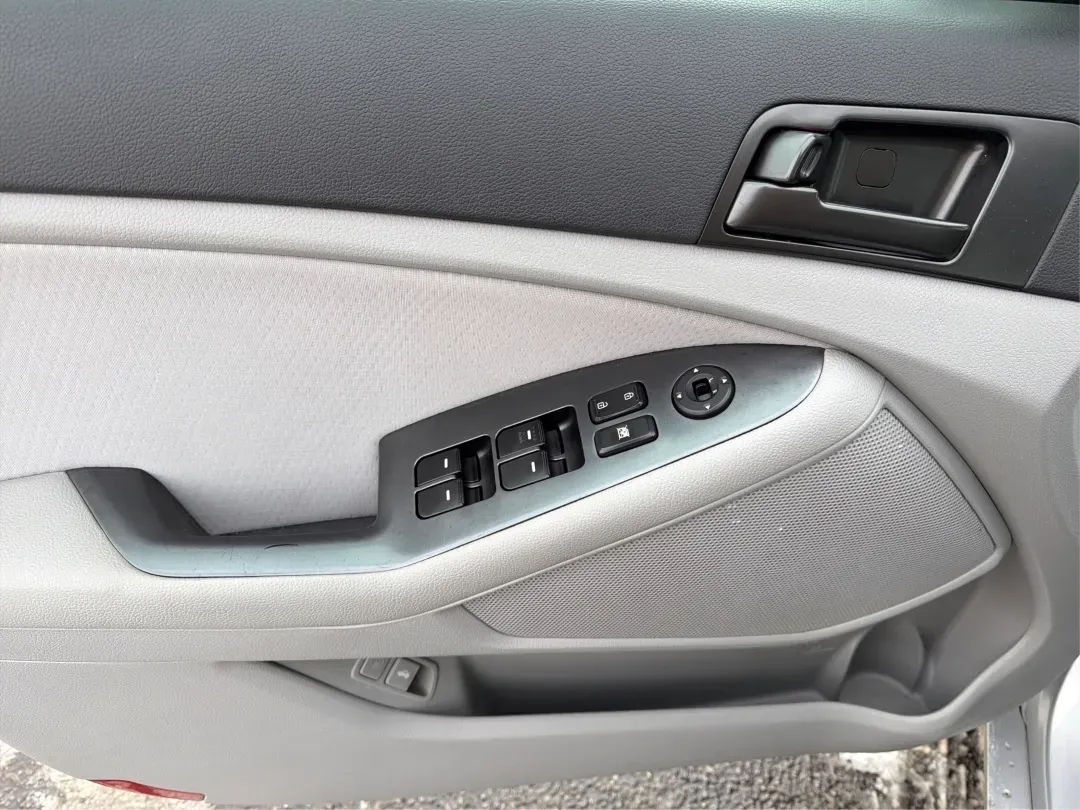 2013 Kia Optima LX (KNAGM4A74D5) with an 2.4L I-4 gasoline direct injection engine, located at 880 E. National Road, Vandalia, OH, 45377, (937) 908-9800, 39.891918, -84.183594 - **Discover Adventure with the 2013 Kia Optima LX at Advantage Car and Credit - Vandalia!** <br /> <br /> Are you ready to elevate your daily drive? Whether you're commuting to work, running errands, or planning a weekend getaway, the 2013 Kia Optima LX is the ideal sedan that seamlessly fits into y - Photo#18