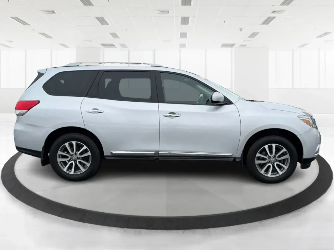 2013 Nissan Pathfinder SL (5N1AR2MM7DC) with an 3.5L V-6 DOHC engine, located at 1184 Kauffman Ave, Fairborn, OH, 45324, (937) 908-9800, 39.807072, -84.030914 - **Discover Your Next Adventure with the 2013 Nissan Pathfinder at Advantage Car and Credit in Fairborn, OH!**<br /> <br /> Are you ready to elevate your family outings or weekend adventures? Look no further than the 2013 Nissan Pathfinder SL, a spacious and dependable SUV perfect for growing familie - Photo#1