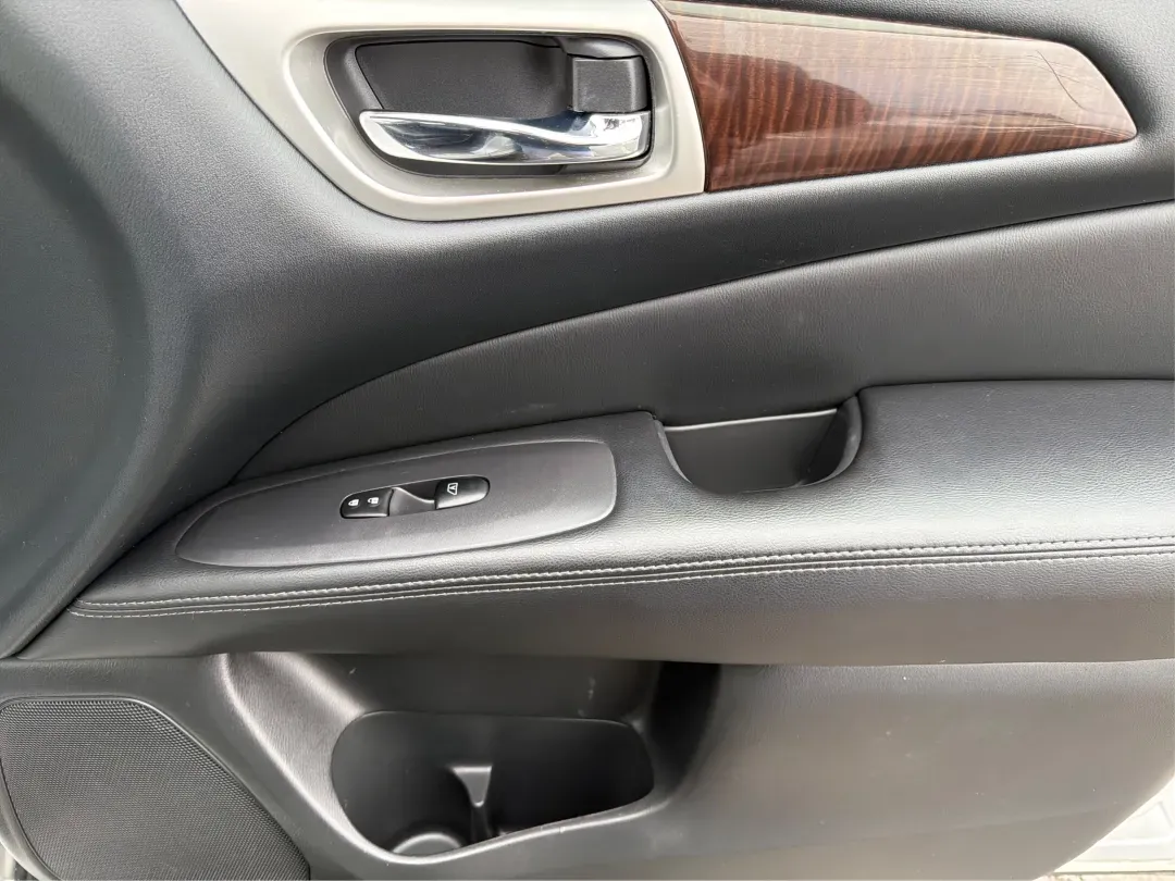 2013 Nissan Pathfinder SL (5N1AR2MM7DC) with an 3.5L V-6 DOHC engine, located at 1184 Kauffman Ave, Fairborn, OH, 45324, (937) 908-9800, 39.807072, -84.030914 - **Discover Your Next Adventure with the 2013 Nissan Pathfinder at Advantage Car and Credit in Fairborn, OH!**<br /> <br /> Are you ready to elevate your family outings or weekend adventures? Look no further than the 2013 Nissan Pathfinder SL, a spacious and dependable SUV perfect for growing familie - Photo#19