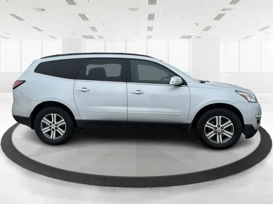 2017 Chevrolet Traverse 1LT (1GNKVGKD1HJ) with an 3.6L V-6 gasoline direct injection engine, located at 880 E. National Road, Vandalia, OH, 45377, (937) 908-9800, 39.891918, -84.183594 - **Adventure Awaits with the 2017 Chevrolet Traverse at Advantage Car and Credit!**<br /> <br /> Are you ready to elevate your family road trips or weekend adventures? Look no further than our stunning 2017 Chevrolet Traverse, available now at Advantage Car and Credit in Vandalia, OH. This spacious S - Photo#1