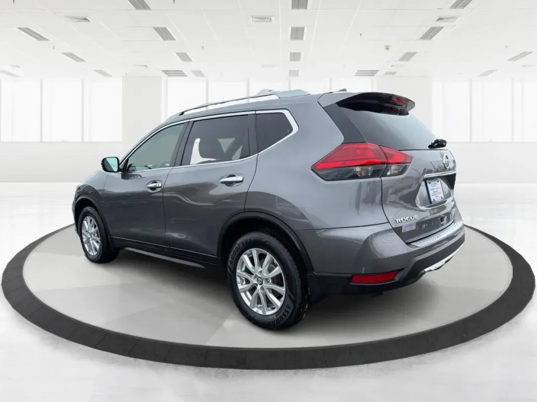 2017 Nissan Rogue SV (5N1AT2MV8HC) with an 2.5L I-4 DOHC engine, located at 1099 N County Rd 25A, Troy, OH, 45373, (937) 908-9800, 40.057079, -84.212883 - **Adventure Awaits with the 2017 Nissan Rogue SV Perfect for Growing Families!**<br /> <br /> Are you in search of a reliable SUV that fits your active lifestyle? Look no further than this 2017 Nissan Rogue SV, available now at Advantage Car and Credit - Troy! This spacious sport utility vehicle is - Photo#4