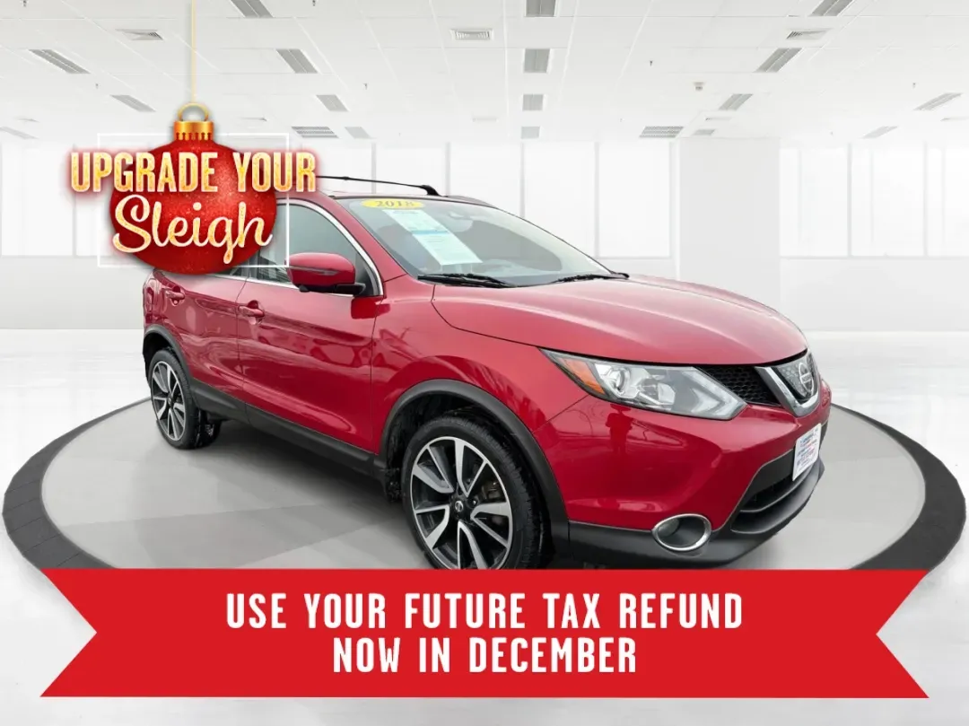2018 Nissan Rogue SL (JN1BJ1CRXJW) with an 2L I-4 gasoline direct injection engine, located at 1184 Kauffman Ave, Fairborn, OH, 45324, (937) 908-9800, 39.807072, -84.030914 - **Adventure Awaits with the 2018 Nissan Rogue SL at Advantage Car and Credit - Fairborn!**<br /> <br /> Are you ready to elevate your driving experience and create unforgettable memories on the road? The 2018 Nissan Rogue SL is the ideal companion for growing families, weekend adventurers, or anyone - Photo#0
