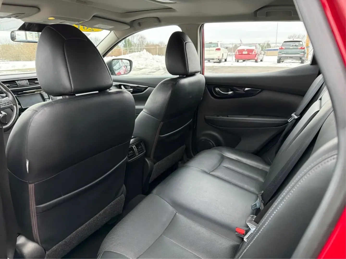 2018 Nissan Rogue SL (JN1BJ1CRXJW) with an 2L I-4 gasoline direct injection engine, located at 8750 N County Rd 25A, Piqua, OH, 45356, (937) 908-9800, 40.164391, -84.232513 - **Adventure Awaits with the 2018 Nissan Rogue SL at Advantage Car and Credit - Fairborn!**<br /> <br /> Are you ready to elevate your driving experience and create unforgettable memories on the road? The 2018 Nissan Rogue SL is the ideal companion for growing families, weekend adventurers, or anyone - Photo#10