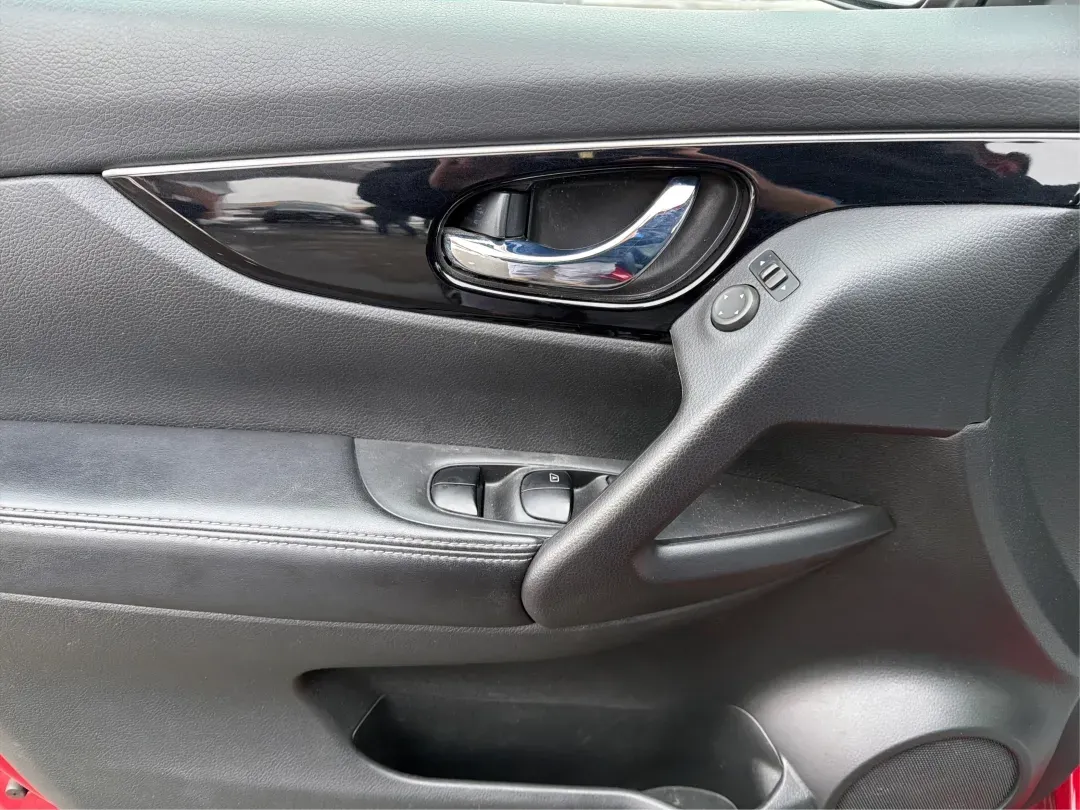 2018 Nissan Rogue SL (JN1BJ1CRXJW) with an 2L I-4 gasoline direct injection engine, located at 1184 Kauffman Ave, Fairborn, OH, 45324, (937) 908-9800, 39.807072, -84.030914 - **Adventure Awaits with the 2018 Nissan Rogue SL at Advantage Car and Credit - Fairborn!**<br /> <br /> Are you ready to elevate your driving experience and create unforgettable memories on the road? The 2018 Nissan Rogue SL is the ideal companion for growing families, weekend adventurers, or anyone - Photo#18