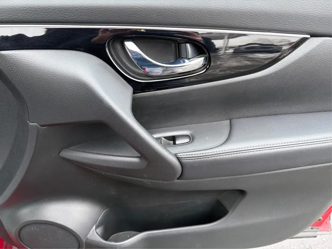 2018 Nissan Rogue SL (JN1BJ1CRXJW) with an 2L I-4 gasoline direct injection engine, located at 1184 Kauffman Ave, Fairborn, OH, 45324, (937) 908-9800, 39.807072, -84.030914 - **Adventure Awaits with the 2018 Nissan Rogue SL at Advantage Car and Credit - Fairborn!**<br /> <br /> Are you ready to elevate your driving experience and create unforgettable memories on the road? The 2018 Nissan Rogue SL is the ideal companion for growing families, weekend adventurers, or anyone - Photo#19