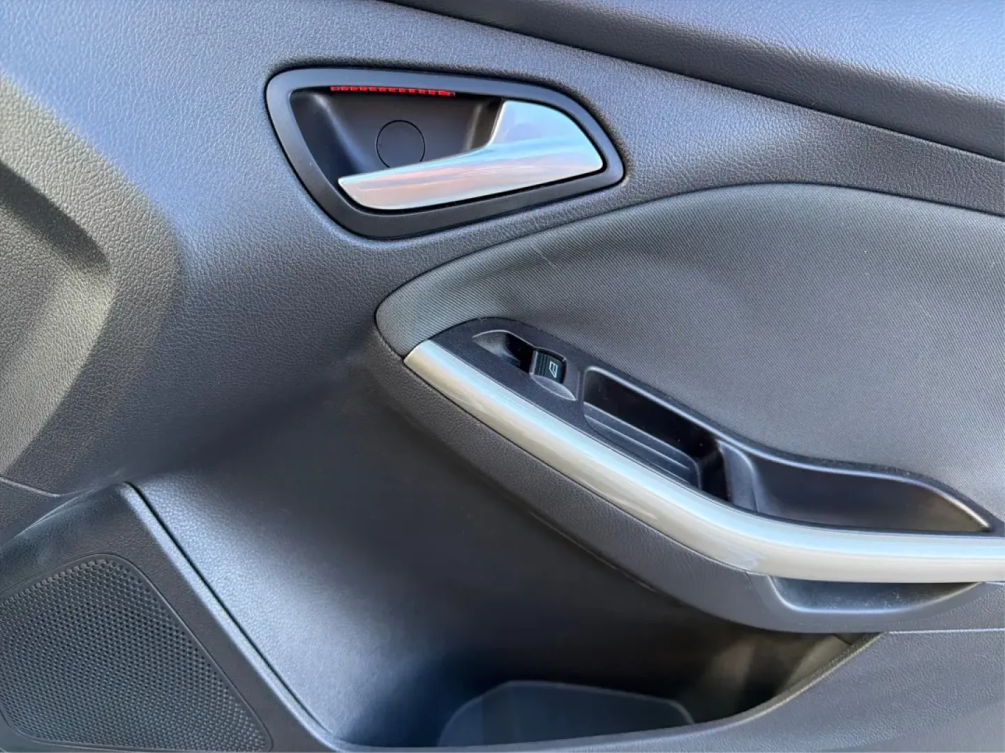 2012 Ford Focus SEL (1FAHP3H28CL) with an 2L I-4 gasoline direct injection engine, 6-Speed Automatic transmission, located at 8750 N County Rd 25A, Piqua, OH, 45356, (937) 908-9800, 40.164391, -84.232513 - ### Experience Comfort and Convenience with the 2012 Ford Focus SEL at Advantage Car and Credit - Piqua<br /> <br /> Are you searching for a reliable vehicle that perfectly complements your busy lifestyle? Whether you're commuting to work, running errands around Piqua, or planning a family road trip - Photo#20