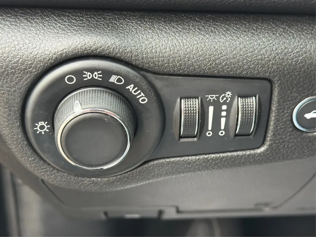 2015 Chrysler 200 Limited (1C3CCCAB3FN) with an 2.4L L4 DOHC 16V engine, 9-Speed Automatic transmission, located at 1951 S Dayton Lakeview Rd., New Carlisle, OH, 45344, (937) 908-9800, 39.890999, -84.050255 - **Elevate Your Everyday Commute with the 2015 Chrysler 200 Limited**<br /> <br /> Are you searching for a stylish and reliable sedan that can effortlessly handle your daily commutes and weekend adventures? Look no further than this stunning 2015 Chrysler 200 Limited, available now at Advantage Car a - Photo#17