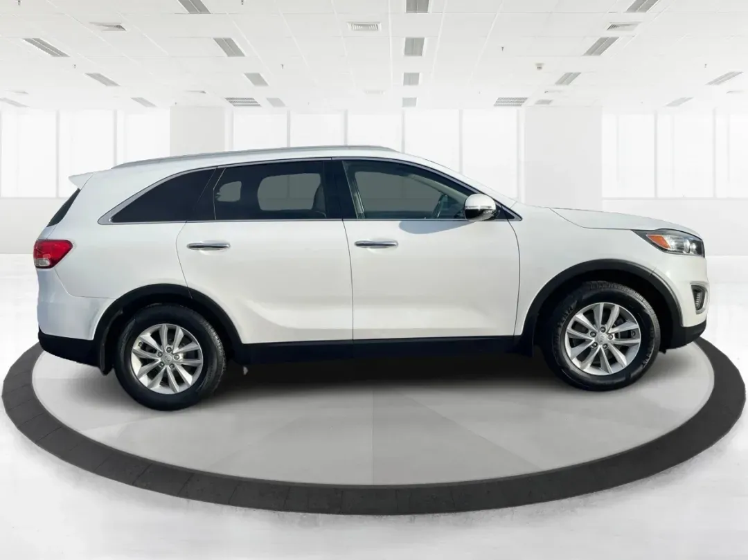 2017 Kia Sorento 2.4L LX (5XYPG4A37HG) with an 2.4L I-4 gasoline direct injection engine, located at 1951 S Dayton Lakeview Rd., New Carlisle, OH, 45344, (937) 908-9800, 39.890999, -84.050255 - **Adventure Awaits: Drive Home the 2017 Kia Sorento LX from Advantage Car and Credit!**<br /> <br /> Are you ready to embark on weekend adventures, family road trips, or daily commutes? The 2017 Kia Sorento LX, available at Advantage Car and Credit in New Carlisle, OH, is the perfect companion for e - Photo#1