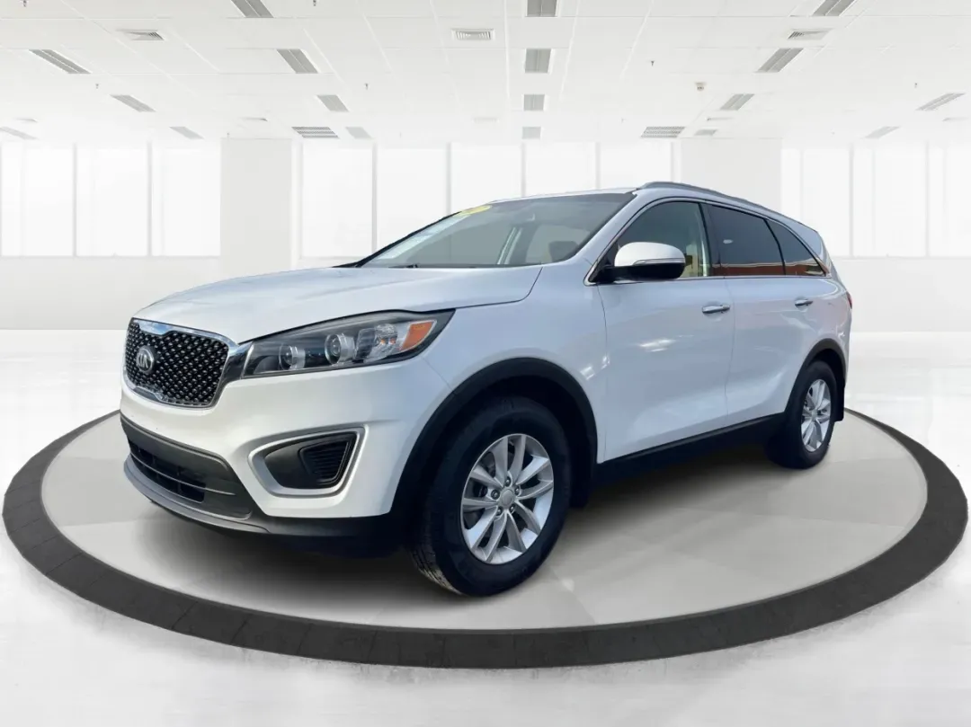 2017 Kia Sorento 2.4L LX (5XYPG4A37HG) with an 2.4L I-4 gasoline direct injection engine, located at 1951 S Dayton Lakeview Rd., New Carlisle, OH, 45344, (937) 908-9800, 39.890999, -84.050255 - **Adventure Awaits: Drive Home the 2017 Kia Sorento LX from Advantage Car and Credit!**<br /> <br /> Are you ready to embark on weekend adventures, family road trips, or daily commutes? The 2017 Kia Sorento LX, available at Advantage Car and Credit in New Carlisle, OH, is the perfect companion for e - Photo#8