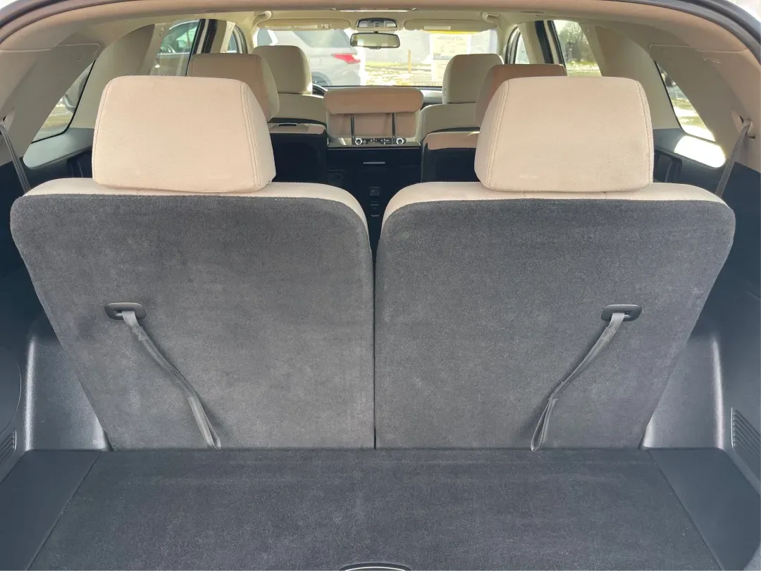 2017 Kia Sorento 2.4L LX (5XYPG4A37HG) with an 2.4L I-4 gasoline direct injection engine, located at 1951 S Dayton Lakeview Rd., New Carlisle, OH, 45344, (937) 908-9800, 39.890999, -84.050255 - **Adventure Awaits: Drive Home the 2017 Kia Sorento LX from Advantage Car and Credit!**<br /> <br /> Are you ready to embark on weekend adventures, family road trips, or daily commutes? The 2017 Kia Sorento LX, available at Advantage Car and Credit in New Carlisle, OH, is the perfect companion for e - Photo#11