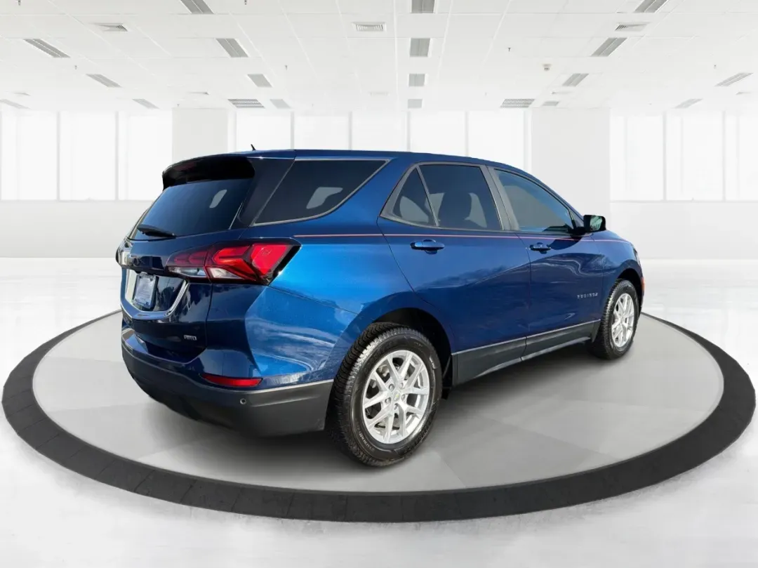 2022 Chevrolet Equinox AWD 1FL (2GNAX5EV4N6) with an 1.5L I-4 gasoline direct injection engine, located at 1951 S Dayton Lakeview Rd., New Carlisle, OH, 45344, (937) 908-9800, 39.890999, -84.050255 - **Discover Your Next Adventure with the 2022 Chevrolet Equinox at Advantage Car and Credit - New Carlisle!**<br /> <br /> If you're in the market for a versatile SUV that effortlessly blends family-friendly features with modern technology, look no further than this stunning 2022 Chevrolet Equinox. P - Photo#2