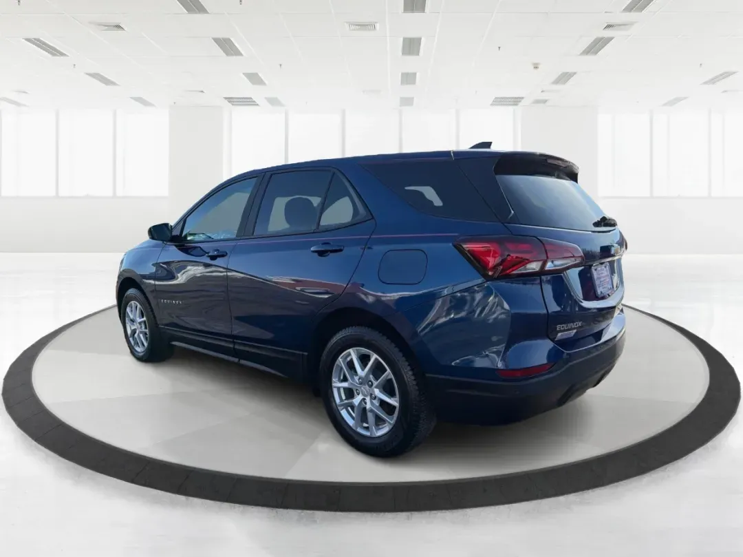 2022 Chevrolet Equinox AWD 1FL (2GNAX5EV4N6) with an 1.5L I-4 gasoline direct injection engine, located at 1951 S Dayton Lakeview Rd., New Carlisle, OH, 45344, (937) 908-9800, 39.890999, -84.050255 - **Discover Your Next Adventure with the 2022 Chevrolet Equinox at Advantage Car and Credit - New Carlisle!**<br /> <br /> If you're in the market for a versatile SUV that effortlessly blends family-friendly features with modern technology, look no further than this stunning 2022 Chevrolet Equinox. P - Photo#4