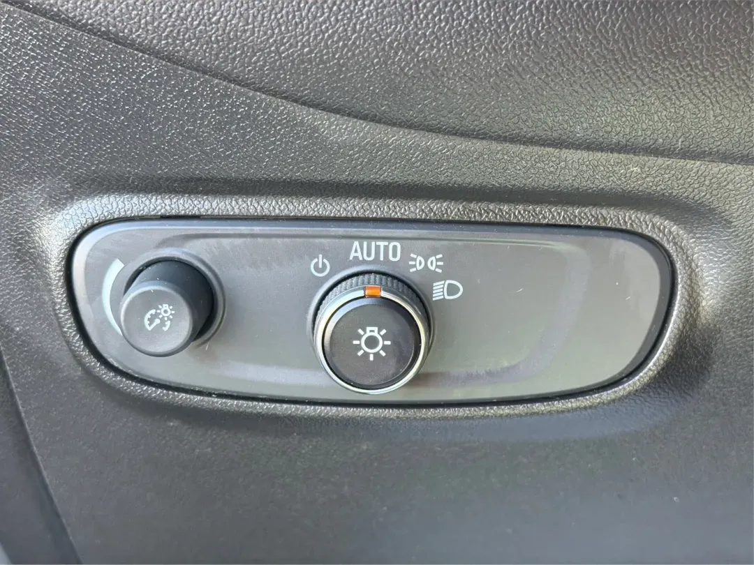 2022 Chevrolet Equinox AWD 1FL (2GNAX5EV4N6) with an 1.5L I-4 gasoline direct injection engine, located at 1951 S Dayton Lakeview Rd., New Carlisle, OH, 45344, (937) 908-9800, 39.890999, -84.050255 - **Discover Your Next Adventure with the 2022 Chevrolet Equinox at Advantage Car and Credit - New Carlisle!**<br /> <br /> If you're in the market for a versatile SUV that effortlessly blends family-friendly features with modern technology, look no further than this stunning 2022 Chevrolet Equinox. P - Photo#17