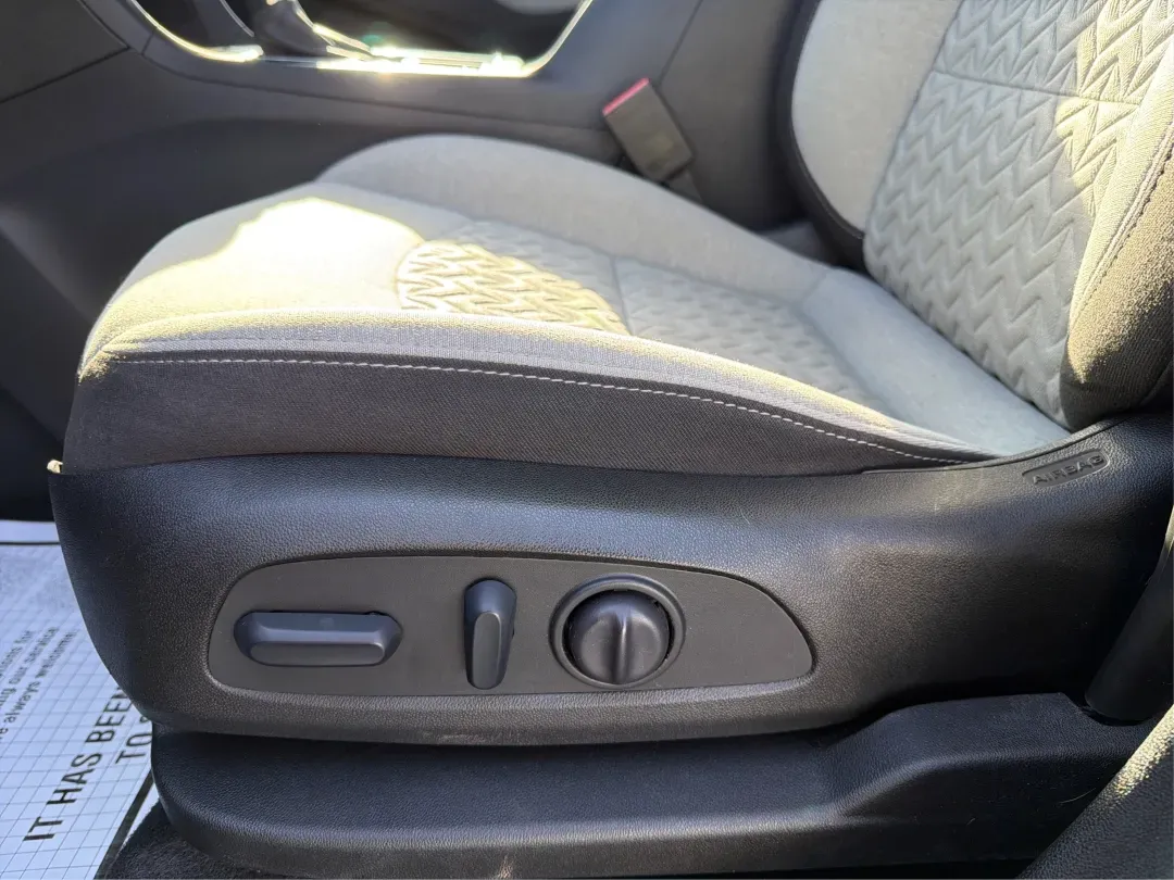 2022 Chevrolet Equinox AWD 1FL (2GNAX5EV4N6) with an 1.5L I-4 gasoline direct injection engine, located at 1951 S Dayton Lakeview Rd., New Carlisle, OH, 45344, (937) 908-9800, 39.890999, -84.050255 - **Discover Your Next Adventure with the 2022 Chevrolet Equinox at Advantage Car and Credit - New Carlisle!**<br /> <br /> If you're in the market for a versatile SUV that effortlessly blends family-friendly features with modern technology, look no further than this stunning 2022 Chevrolet Equinox. P - Photo#18