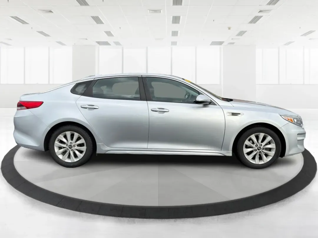 2017 Kia Optima LX (5XXGT4L31HG) with an Theta II 2.4L I-4 gasoline direct injection engine, located at 8750 N County Rd 25A, Piqua, OH, 45356, (937) 908-9800, 40.164391, -84.232513 - Are you ready to elevate your daily drive while embracing a lifestyle of convenience and reliability? Look no further than this stunning 2017 Kia Optima LX, available now at Advantage Car and Credit in Piqua, OH! This sedan is perfect for budget-conscious buyers seeking an efficient and stylish vehi - Photo#1