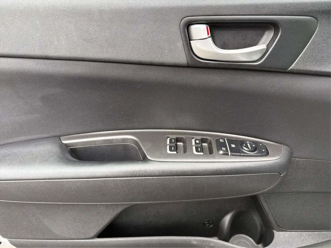 2017 Kia Optima LX (5XXGT4L31HG) with an Theta II 2.4L I-4 gasoline direct injection engine, located at 8750 N County Rd 25A, Piqua, OH, 45356, (937) 908-9800, 40.164391, -84.232513 - Are you ready to elevate your daily drive while embracing a lifestyle of convenience and reliability? Look no further than this stunning 2017 Kia Optima LX, available now at Advantage Car and Credit in Piqua, OH! This sedan is perfect for budget-conscious buyers seeking an efficient and stylish vehi - Photo#17