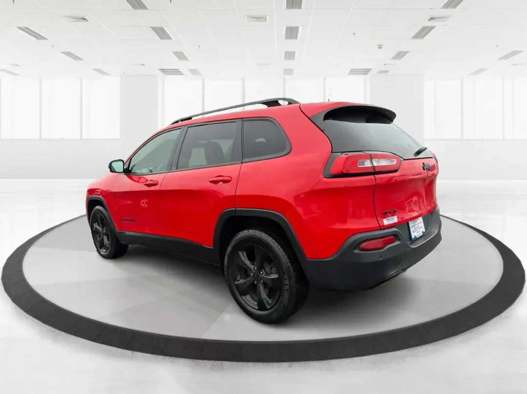 2018 Jeep Cherokee Limited 4x4 (1C4PJMDB4JD) with an Other engine, located at 1951 S Dayton Lakeview Rd., New Carlisle, OH, 45344, (937) 908-9800, 39.890999, -84.050255 - **Adventure Awaits with the 2018 Jeep Cherokee Limited 4x4!**<br /> <br /> Are you ready to elevate your daily drive or embark on unforgettable weekend adventures? Look no further than this stunning 2018 Jeep Cherokee Limited 4x4, now available at Advantage Car and Credit, your trusted Buy Here Pay - Photo#4
