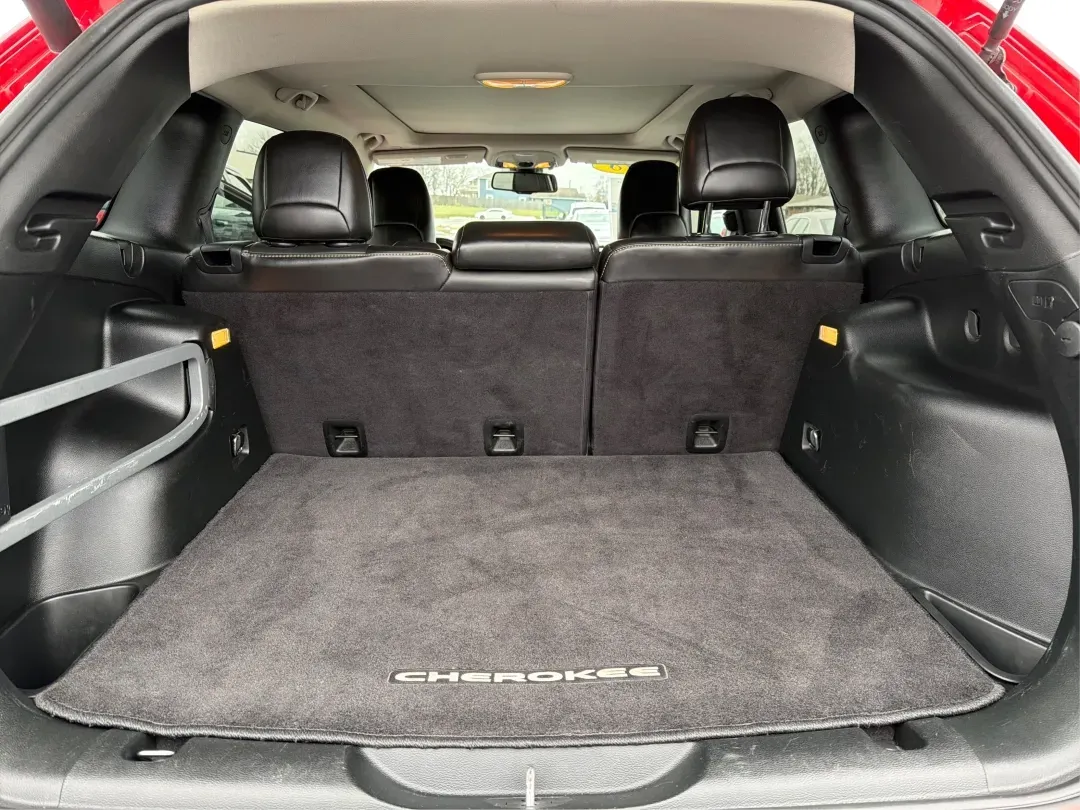 2018 Jeep Cherokee Limited 4x4 (1C4PJMDB4JD) with an Other engine, located at 1951 S Dayton Lakeview Rd., New Carlisle, OH, 45344, (937) 908-9800, 39.890999, -84.050255 - **Adventure Awaits with the 2018 Jeep Cherokee Limited 4x4!**<br /> <br /> Are you ready to elevate your daily drive or embark on unforgettable weekend adventures? Look no further than this stunning 2018 Jeep Cherokee Limited 4x4, now available at Advantage Car and Credit, your trusted Buy Here Pay - Photo#11