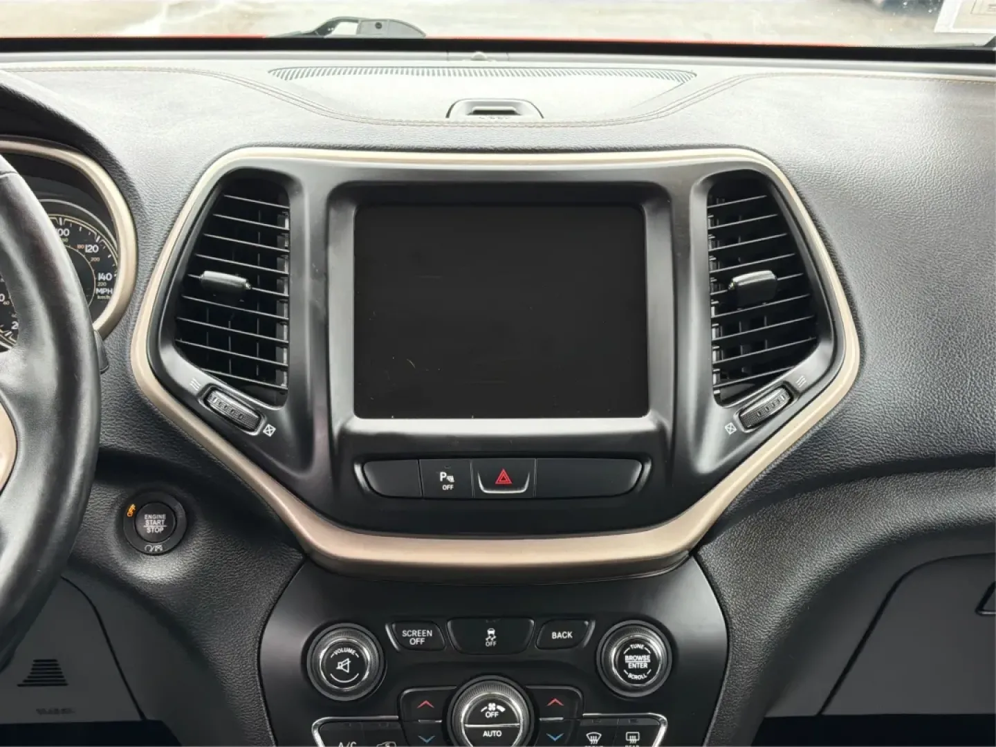 2018 Jeep Cherokee Limited 4x4 (1C4PJMDB4JD) with an 2.4L L4 DOHC 16V engine, 9A transmission, located at 1951 S Dayton Lakeview Rd., New Carlisle, OH, 45344, (937) 908-9800, 39.890999, -84.050255 - **Adventure Awaits with the 2018 Jeep Cherokee Limited 4x4!**<br /> <br /> Are you ready to elevate your daily drive or embark on unforgettable weekend adventures? Look no further than this stunning 2018 Jeep Cherokee Limited 4x4, now available at Advantage Car and Credit, your trusted Buy Here Pay - Photo#13