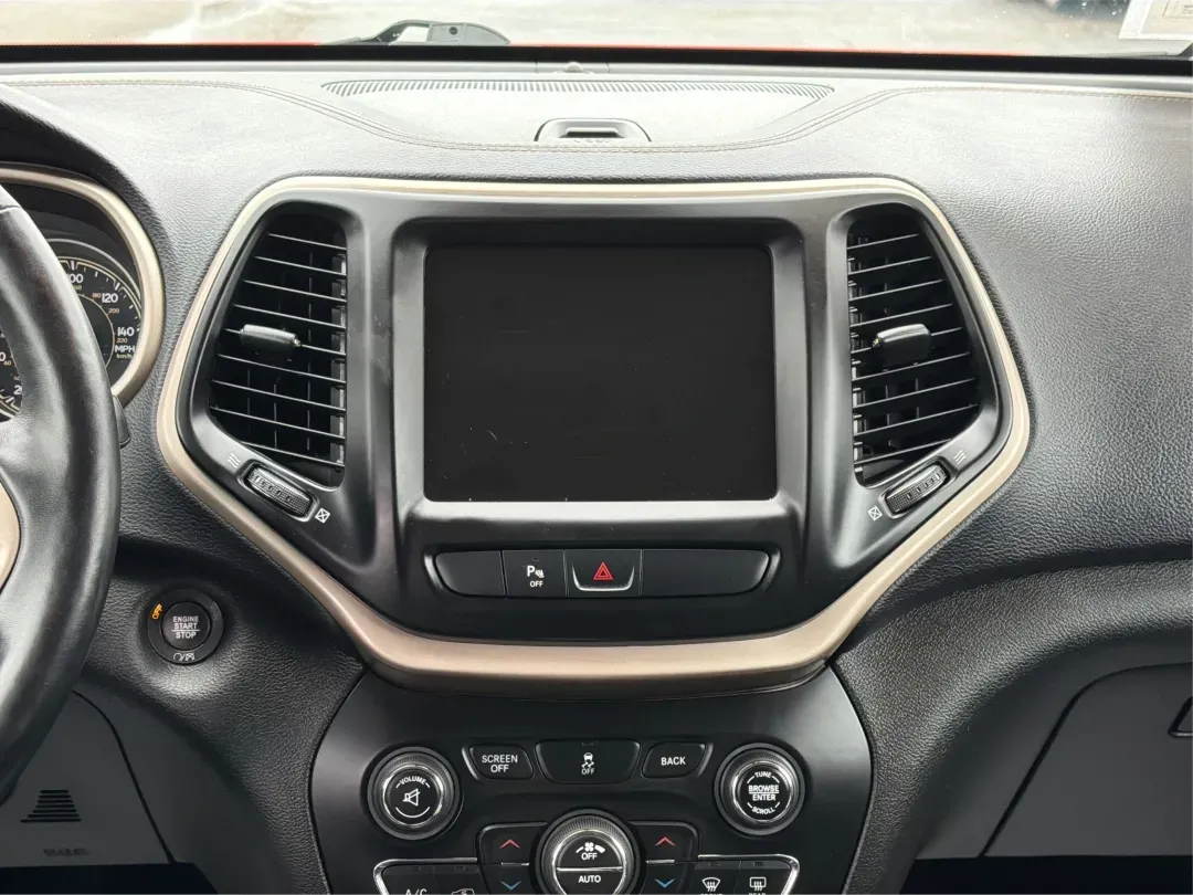 2018 Jeep Cherokee Limited 4x4 (1C4PJMDB4JD) with an Other engine, located at 1951 S Dayton Lakeview Rd., New Carlisle, OH, 45344, (937) 908-9800, 39.890999, -84.050255 - **Adventure Awaits with the 2018 Jeep Cherokee Limited 4x4!**<br /> <br /> Are you ready to elevate your daily drive or embark on unforgettable weekend adventures? Look no further than this stunning 2018 Jeep Cherokee Limited 4x4, now available at Advantage Car and Credit, your trusted Buy Here Pay - Photo#12