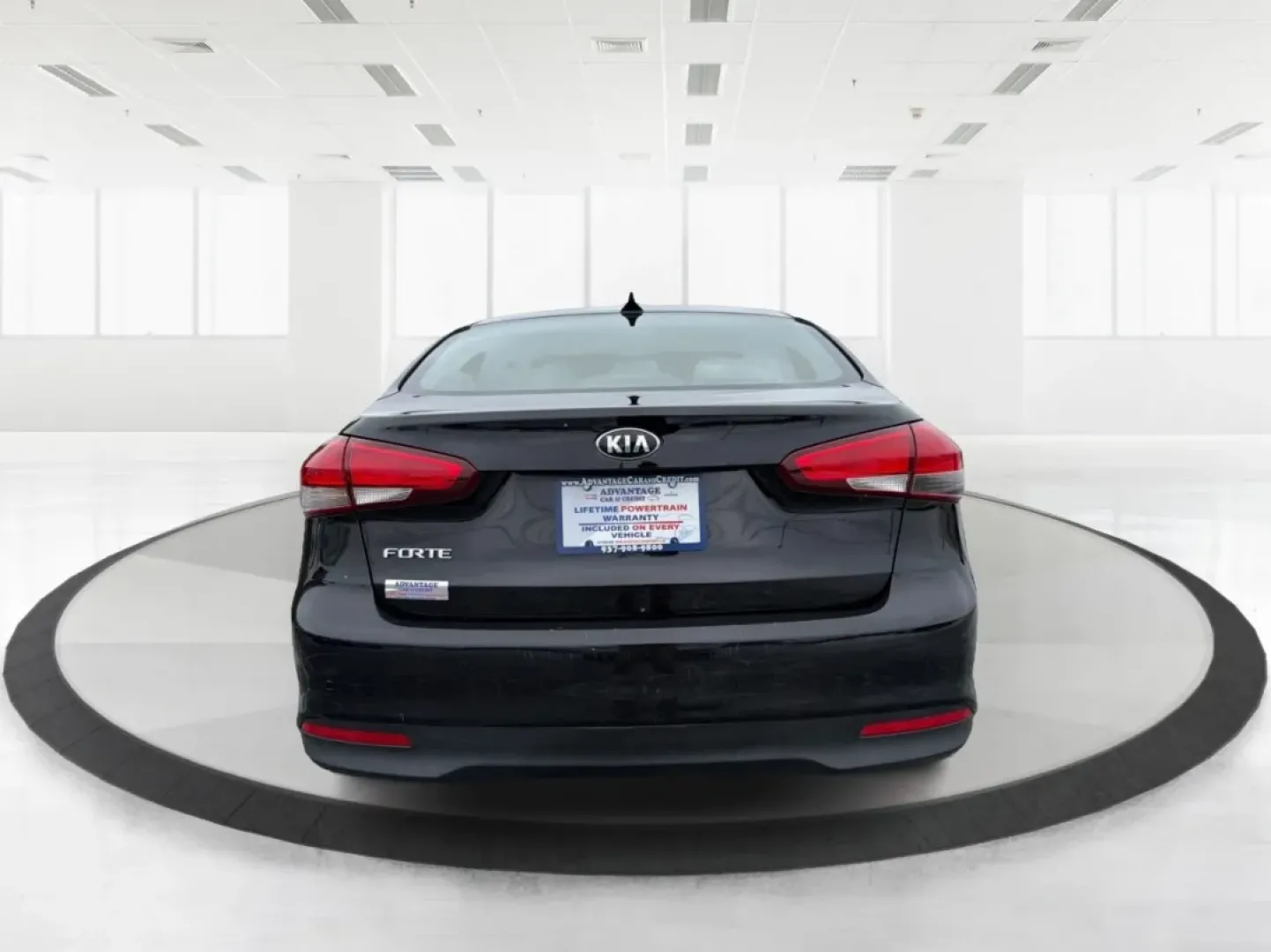 2018 Kia Forte LX (3KPFK4A71JE) with an 2L I-4 DOHC engine, located at 1951 S Dayton Lakeview Rd., New Carlisle, OH, 45344, (937) 908-9800, 39.890999, -84.050255 - **Discover Your Next Adventure with the 2018 Kia Forte at Advantage Car and Credit!**<br /> <br /> Are you in the market for a reliable and stylish sedan that accommodates your busy lifestyle? Look no further than this stunning 2018 Kia Forte LX, available now at Advantage Car and Credit in New Carl - Photo#3