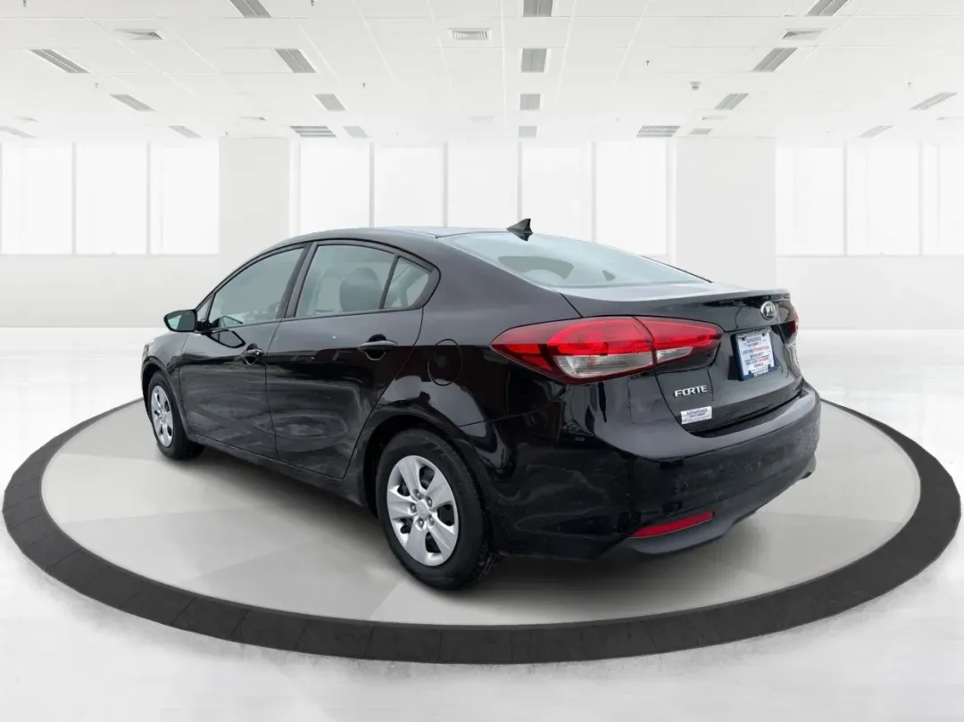 2018 Kia Forte LX (3KPFK4A71JE) with an 2L I-4 DOHC engine, located at 1951 S Dayton Lakeview Rd., New Carlisle, OH, 45344, (937) 908-9800, 39.890999, -84.050255 - **Discover Your Next Adventure with the 2018 Kia Forte at Advantage Car and Credit!**<br /> <br /> Are you in the market for a reliable and stylish sedan that accommodates your busy lifestyle? Look no further than this stunning 2018 Kia Forte LX, available now at Advantage Car and Credit in New Carl - Photo#4