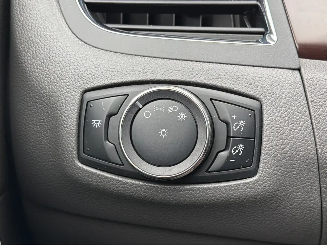 2014 Ford Edge Limited (2FMDK4KC2EB) with an 3.5L V-6 DOHC engine, located at 8750 N County Rd 25A, Piqua, OH, 45356, (937) 908-9800, 40.164391, -84.232513 - **Discover the Perfect Family SUV for Your Next Adventure: 2014 Ford Edge Limited at Advantage Car and Credit - Piqua!**<br /> <br /> Are you searching for a versatile and stylish vehicle that can accommodate your growing family's needs while also providing the comfort and style you crave? Look no f - Photo#16