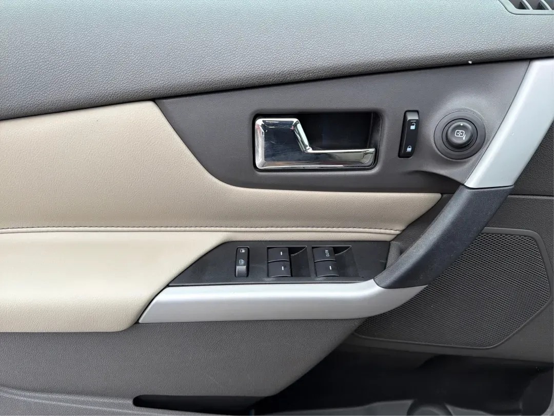 2014 Ford Edge Limited (2FMDK4KC2EB) with an 3.5L V-6 DOHC engine, located at 8750 N County Rd 25A, Piqua, OH, 45356, (937) 908-9800, 40.164391, -84.232513 - **Discover the Perfect Family SUV for Your Next Adventure: 2014 Ford Edge Limited at Advantage Car and Credit - Piqua!**<br /> <br /> Are you searching for a versatile and stylish vehicle that can accommodate your growing family's needs while also providing the comfort and style you crave? Look no f - Photo#18