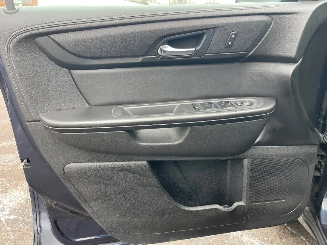 2015 GMC Acadia SLE-2 (1GKKVPKD6FJ) with an 3.6L V-6 gasoline direct injection engine, located at 8750 N County Rd 25A, Piqua, OH, 45356, (937) 908-9800, 40.164391, -84.232513 - Are you ready to elevate your family adventures or conquer your daily commute with unmatched style and comfort? Look no further than this stunning 2015 GMC Acadia SLE-2, available now at Advantage Car and Credit - Piqua. Perfectly designed for growing families, this sport utility vehicle offers a bl - Photo#12