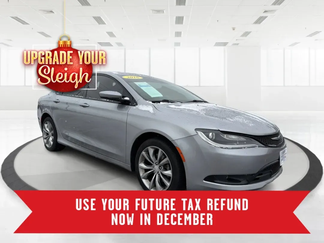 2016 Chrysler 200 S's photo