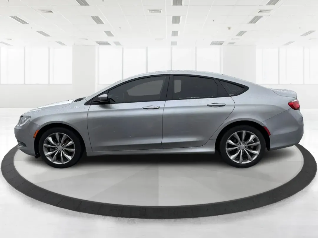 2016 Chrysler 200 S (1C3CCCBB3GN) with an Other engine, located at 880 E. National Road, Vandalia, OH, 45377, (937) 908-9800, 39.891918, -84.183594 - **Elevate Your Commute with the 2016 Chrysler 200 S at Advantage Car and Credit - Vandalia!**<br /> <br /> Are you looking for the perfect blend of style, comfort, and performance for your daily commute or family outings? The 2016 Chrysler 200 S is your ideal companion, offering a sophisticated seda - Photo#5