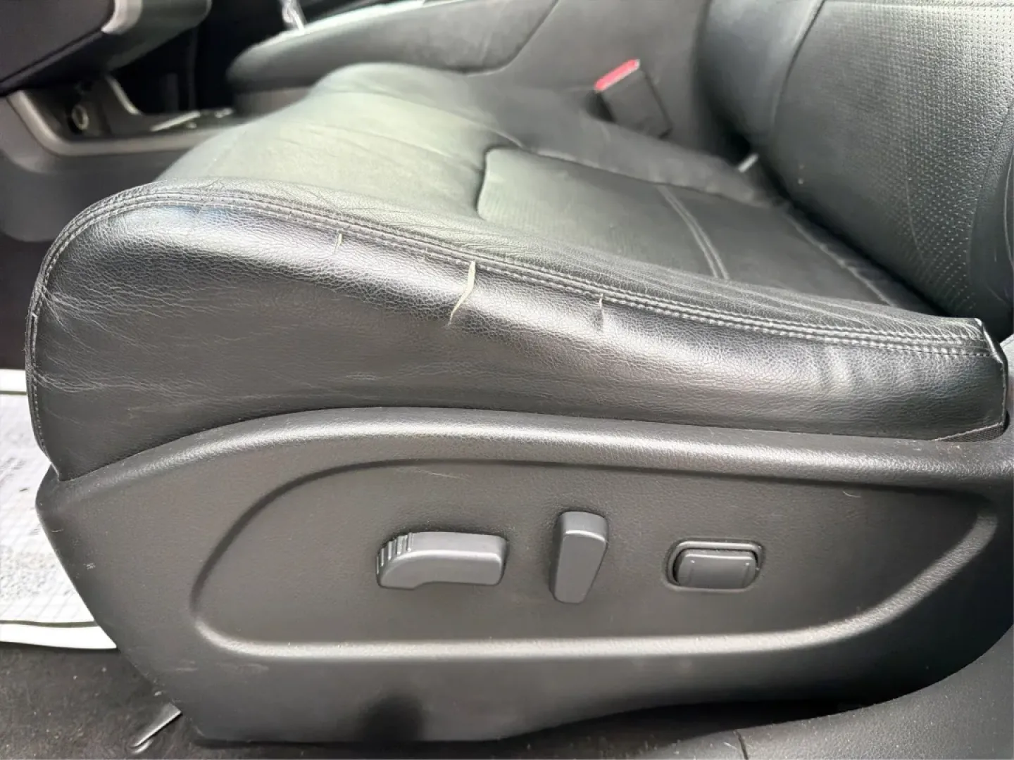 2014 Nissan Murano SL AWD (JN8AZ1MW2EW) with an 3.5L V6 DOHC 24V engine, Continuously Variable Transmission transmission, located at 1184 Kauffman Ave, Fairborn, OH, 45324, (937) 908-9800, 39.807072, -84.030914 - Discover the perfect blend of comfort, versatility, and reliability with the 2014 Nissan Murano SL AWD, available now at Advantage Car and Credit in Fairborn, OH. Whether you're a growing family needing extra space, a commuter seeking efficiency, or someone who loves weekend adventures, this SUV is - Photo#17