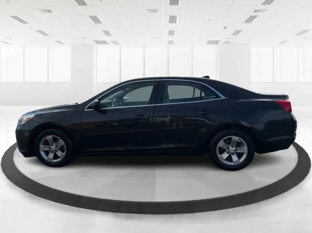 2014 Chevrolet Malibu 1LS (1G11B5SL3EF) with an ECOTEC 2.5L I-4 gasoline direct injection engine, located at 1230 East Main St, Xenia, OH, 45385, (937) 908-9800, 39.688026, -83.910172 - Discover the perfect blend of style, comfort, and performance with the 2014 Chevrolet Malibu 1LS, now available at Advantage Car and Credit in Xenia, OH! If you're seeking a dependable vehicle for your daily commute, weekend getaways, or family outings, this sedan is designed to meet your needs. Wit - Photo#5