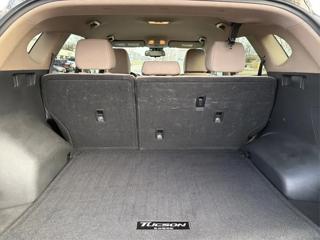 2019 Hyundai Tucson SEL (KM8J3CAL6KU) with an Theta 2.4L I-4 gasoline direct injection engine, located at 1184 Kauffman Ave, Fairborn, OH, 45324, (937) 908-9800, 39.807072, -84.030914 - 2019 Hyundai Tucson SEL - Photo#12