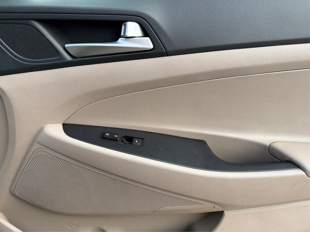 2019 Hyundai Tucson SEL (KM8J3CAL6KU) with an Theta 2.4L I-4 gasoline direct injection engine, located at 1184 Kauffman Ave, Fairborn, OH, 45324, (937) 908-9800, 39.807072, -84.030914 - 2019 Hyundai Tucson SEL - Photo#19