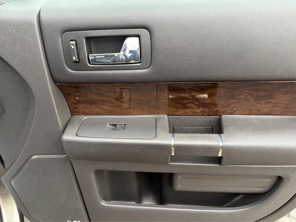 2014 Ford Flex Limited (2FMGK5D89EB) with an 3.5L V-6 DOHC engine, 6-Speed Automatic Overdrive transmission, located at 1230 East Main St, Xenia, OH, 45385, (937) 908-9800, 39.688026, -83.910172 - Are you ready to upgrade your lifestyle with a reliable vehicle that accommodates both family adventures and daily commutes? Look no further than this stunning 2014 Ford Flex Limited, available now at Advantage Car and Credit in Moraine, OH. With its spacious interior, versatile cargo capacity, and - Photo#20