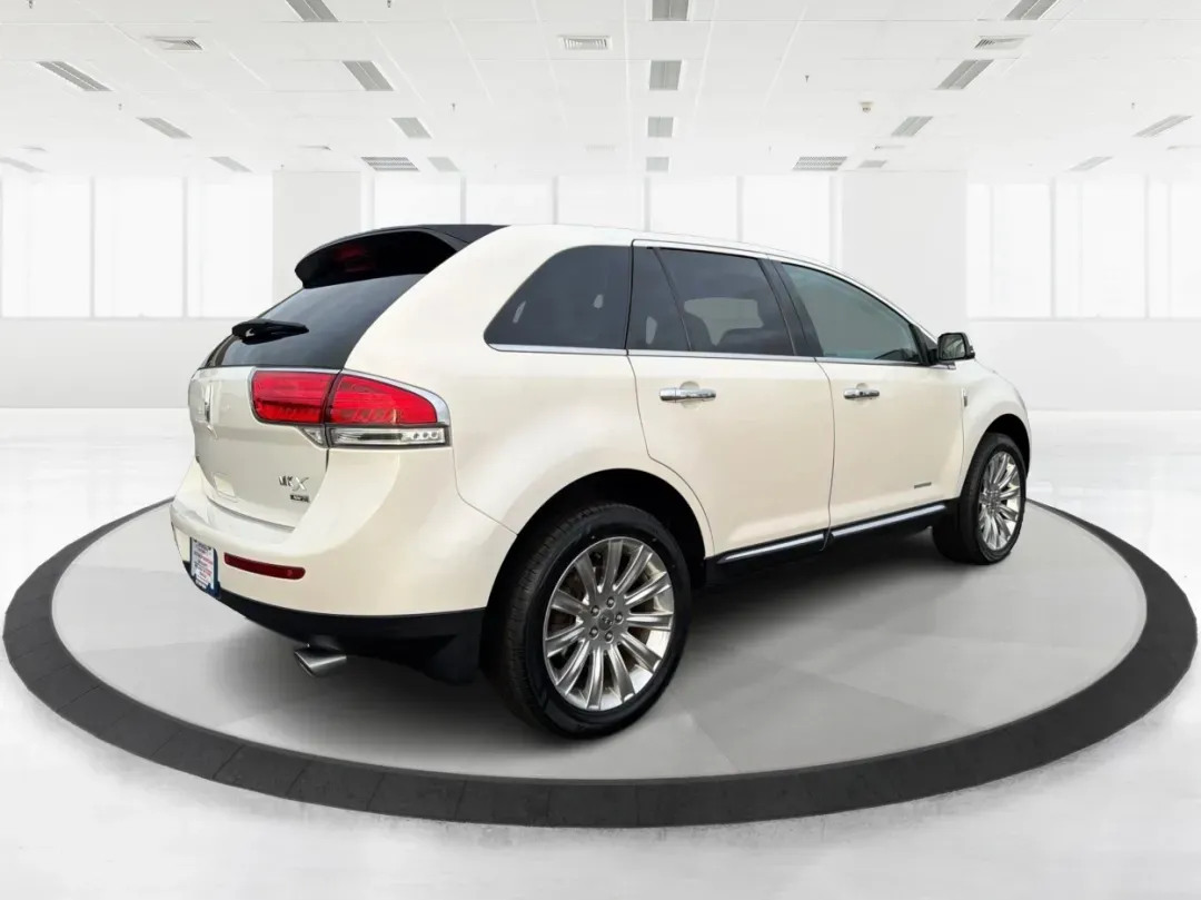 2014 Lincoln MKX Base (2LMDJ8JK2EB) with an Other engine, located at 4508 South Dixie Dr, Moraine, OH, 45439, (937) 908-9800, 39.689976, -84.218452 - **Unleash Your Adventures with This 2014 Lincoln MKX at Advantage Car and Credit - Moraine!**<br /> <br /> Are you ready to elevate your driving experience? Whether you're commuting through the bustling roads of Moraine or embarking on weekend getaways to nearby attractions like the beautiful Dayton - Photo#2