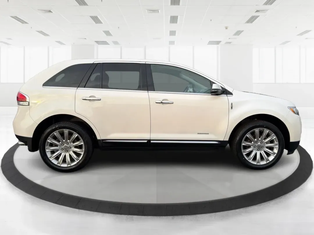 2014 Lincoln MKX Base (2LMDJ8JK2EB) with an Other engine, located at 880 E. National Road, Vandalia, OH, 45377, (937) 908-9800, 39.891918, -84.183594 - **Unleash Your Adventures with This 2014 Lincoln MKX at Advantage Car and Credit - Moraine!**<br /> <br /> Are you ready to elevate your driving experience? Whether you're commuting through the bustling roads of Moraine or embarking on weekend getaways to nearby attractions like the beautiful Dayton - Photo#1