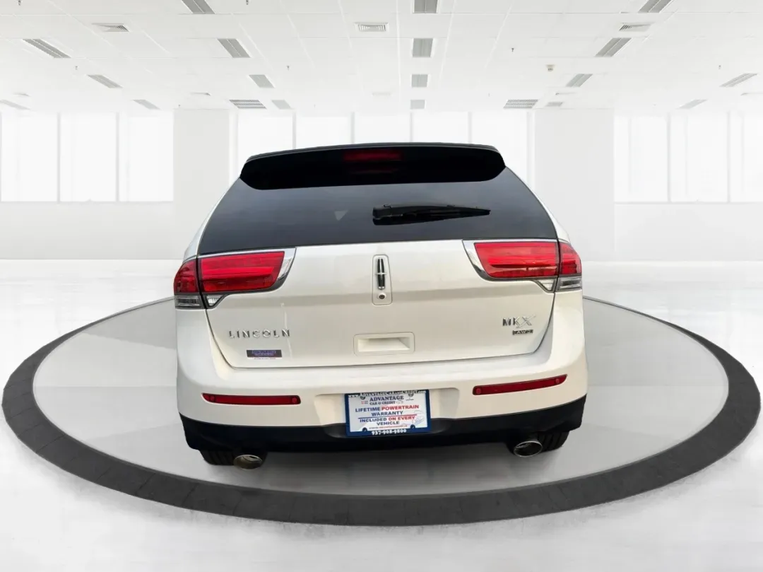 2014 Lincoln MKX Base (2LMDJ8JK2EB) with an Other engine, located at 880 E. National Road, Vandalia, OH, 45377, (937) 908-9800, 39.891918, -84.183594 - **Unleash Your Adventures with This 2014 Lincoln MKX at Advantage Car and Credit - Moraine!**<br /> <br /> Are you ready to elevate your driving experience? Whether you're commuting through the bustling roads of Moraine or embarking on weekend getaways to nearby attractions like the beautiful Dayton - Photo#3