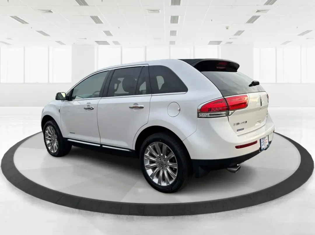 2014 Lincoln MKX Base (2LMDJ8JK2EB) with an Other engine, located at 880 E. National Road, Vandalia, OH, 45377, (937) 908-9800, 39.891918, -84.183594 - **Unleash Your Adventures with This 2014 Lincoln MKX at Advantage Car and Credit - Moraine!**<br /> <br /> Are you ready to elevate your driving experience? Whether you're commuting through the bustling roads of Moraine or embarking on weekend getaways to nearby attractions like the beautiful Dayton - Photo#4
