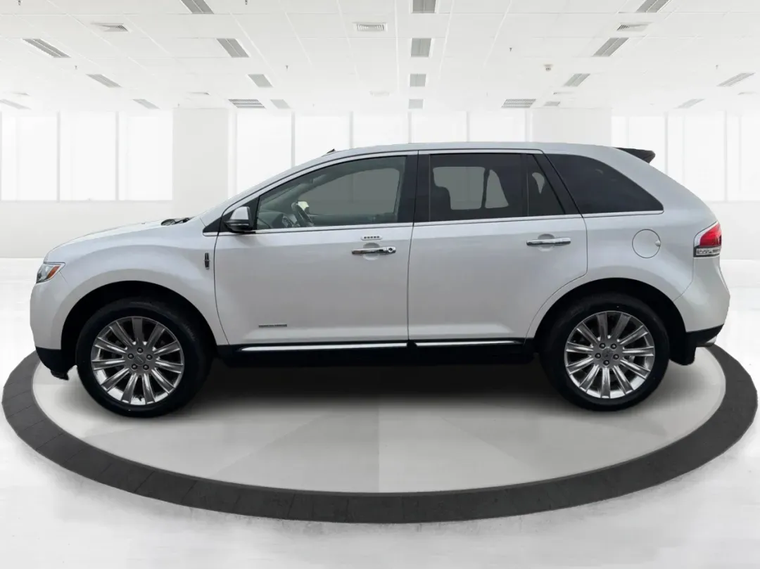 2014 Lincoln MKX Base (2LMDJ8JK2EB) with an Other engine, located at 880 E. National Road, Vandalia, OH, 45377, (937) 908-9800, 39.891918, -84.183594 - **Unleash Your Adventures with This 2014 Lincoln MKX at Advantage Car and Credit - Moraine!**<br /> <br /> Are you ready to elevate your driving experience? Whether you're commuting through the bustling roads of Moraine or embarking on weekend getaways to nearby attractions like the beautiful Dayton - Photo#5