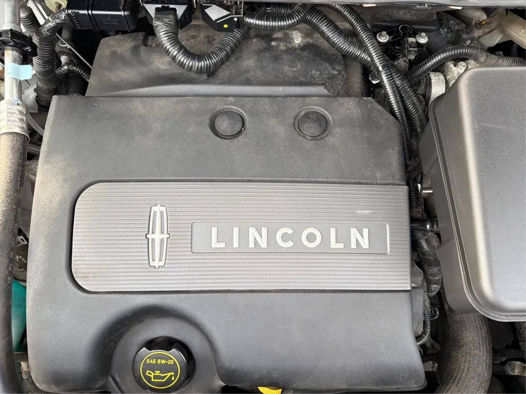 2014 Lincoln MKX Base (2LMDJ8JK2EB) with an Other engine, located at 880 E. National Road, Vandalia, OH, 45377, (937) 908-9800, 39.891918, -84.183594 - **Unleash Your Adventures with This 2014 Lincoln MKX at Advantage Car and Credit - Moraine!**<br /> <br /> Are you ready to elevate your driving experience? Whether you're commuting through the bustling roads of Moraine or embarking on weekend getaways to nearby attractions like the beautiful Dayton - Photo#11