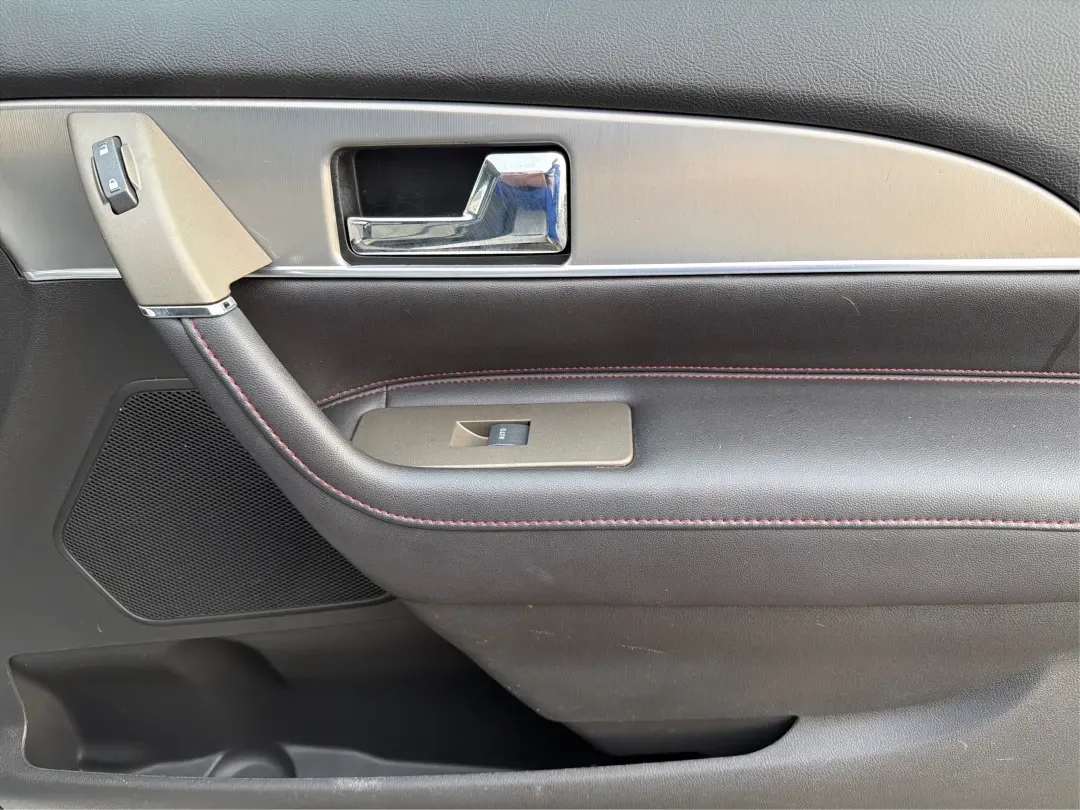 2014 Lincoln MKX Base (2LMDJ8JK2EB) with an Other engine, located at 880 E. National Road, Vandalia, OH, 45377, (937) 908-9800, 39.891918, -84.183594 - **Unleash Your Adventures with This 2014 Lincoln MKX at Advantage Car and Credit - Moraine!**<br /> <br /> Are you ready to elevate your driving experience? Whether you're commuting through the bustling roads of Moraine or embarking on weekend getaways to nearby attractions like the beautiful Dayton - Photo#20